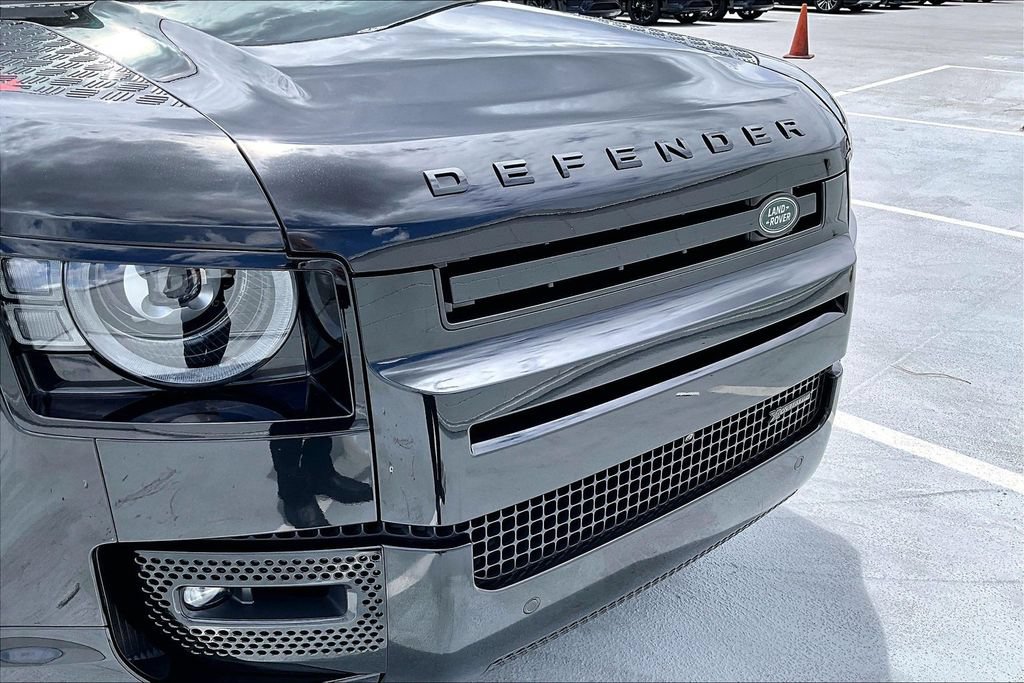 Certified 2023 Land Rover Defender 110 X-Dynamic SE AWD/4WD image 32