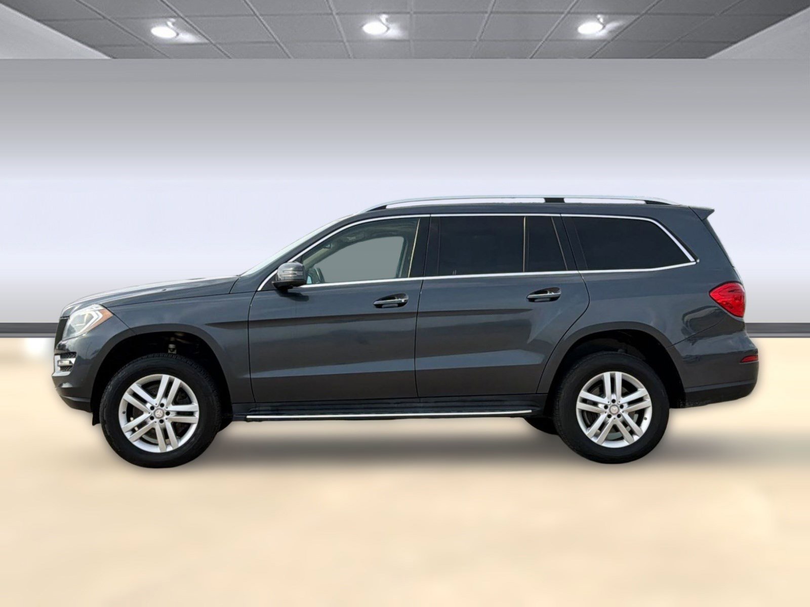 Used 2013 Mercedes-Benz GL 450 4MATIC w/ Premium 1 Pkg image 2