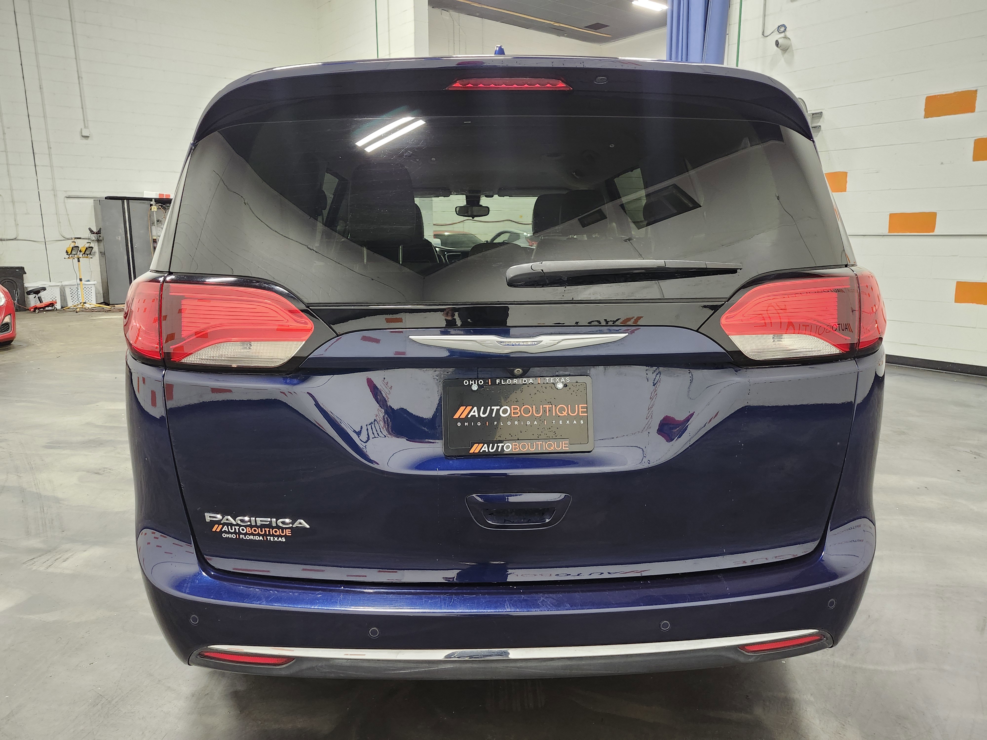 Used 2017 Chrysler Pacifica Touring-L w/ Tire & Wheel Group image 16