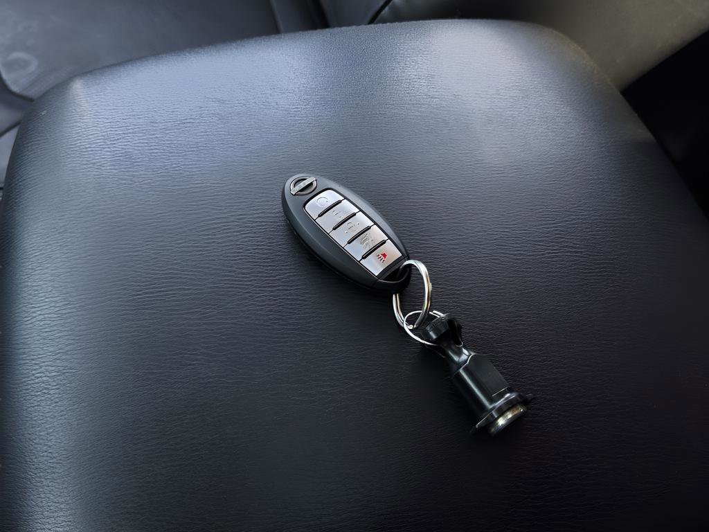 Used 2023 Nissan Armada SL w/ Captain's Chairs Package image 28