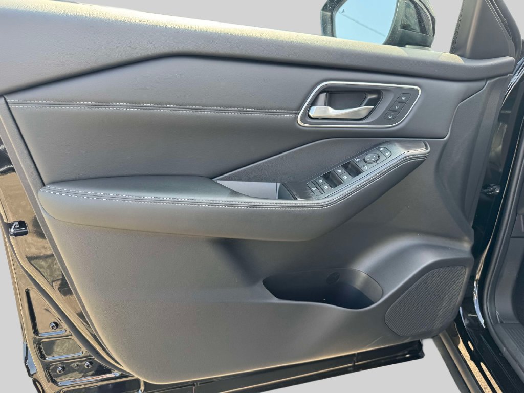 Certified 2026 Nissan Rogue Platinum AWD/4WD image 15