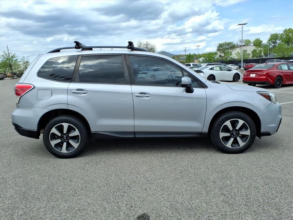 Used 2017 Subaru Forester 2.5i Premium image 3
