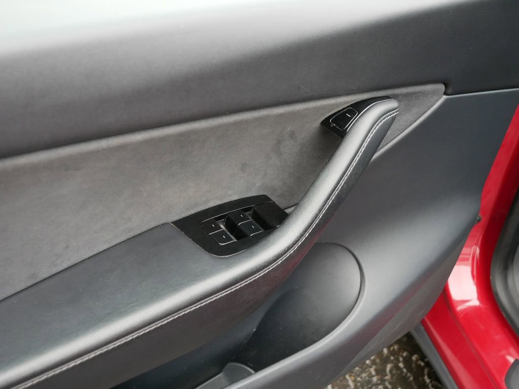 Used 2020 Tesla Model Y Long Range image 14