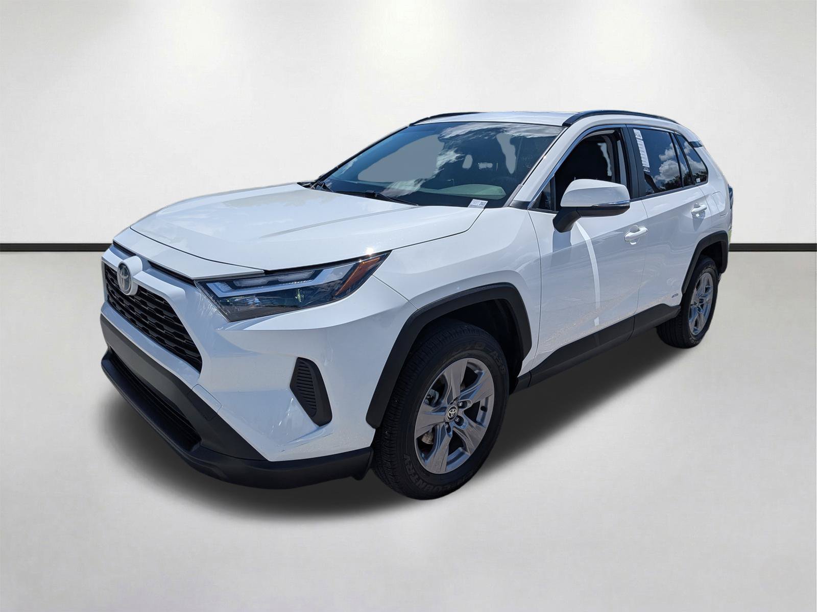 Used 2024 Toyota RAV4 XLE AWD/4WD image 8