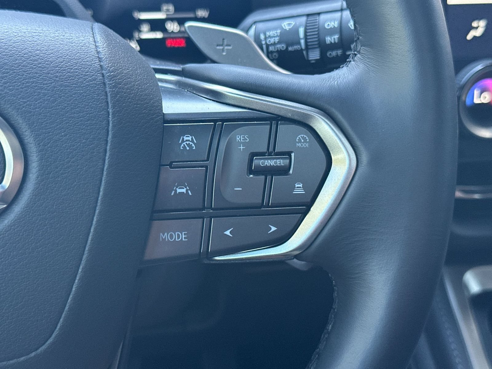 Used 2025 Lexus GX 550 w/ Accessory Package (31) AWD/4WD image 27