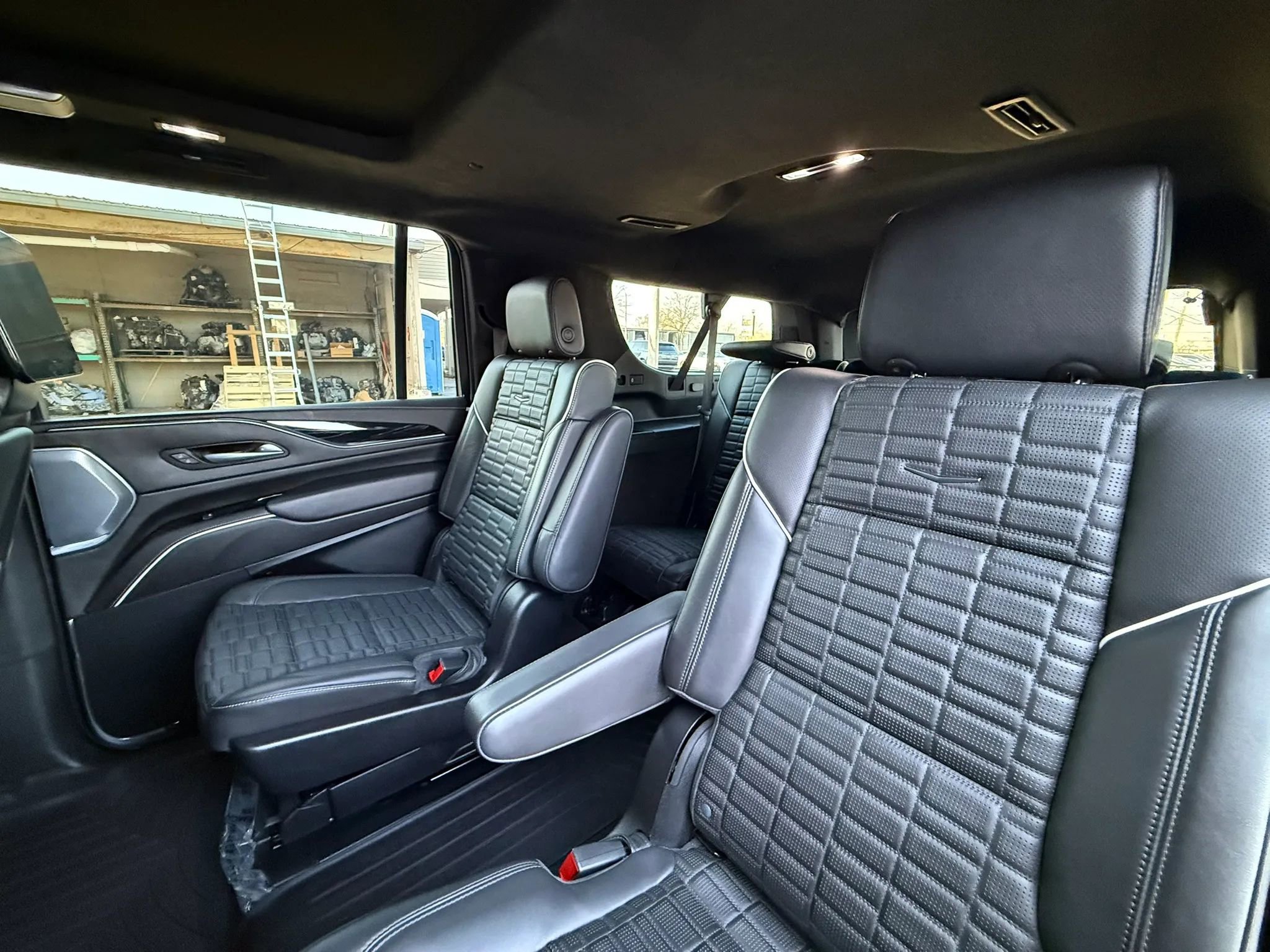 Used 2024 Cadillac Escalade ESV V image 46
