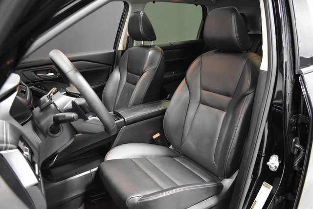 Certified 2025 Nissan Rogue SL w/ Tech Package image 5