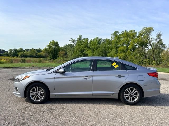 Used 2017 Hyundai Sonata SE FWD image 2