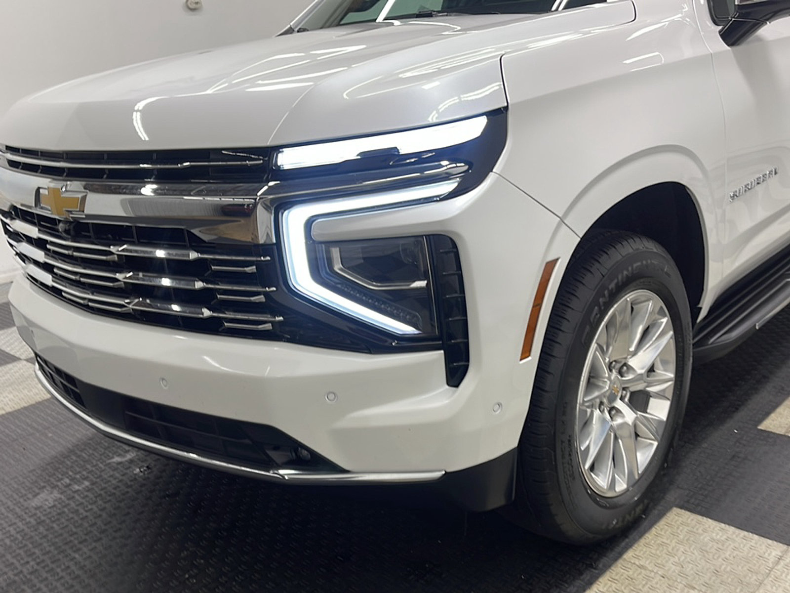 Used 2025 Chevrolet Suburban Premier AWD/4WD image 27