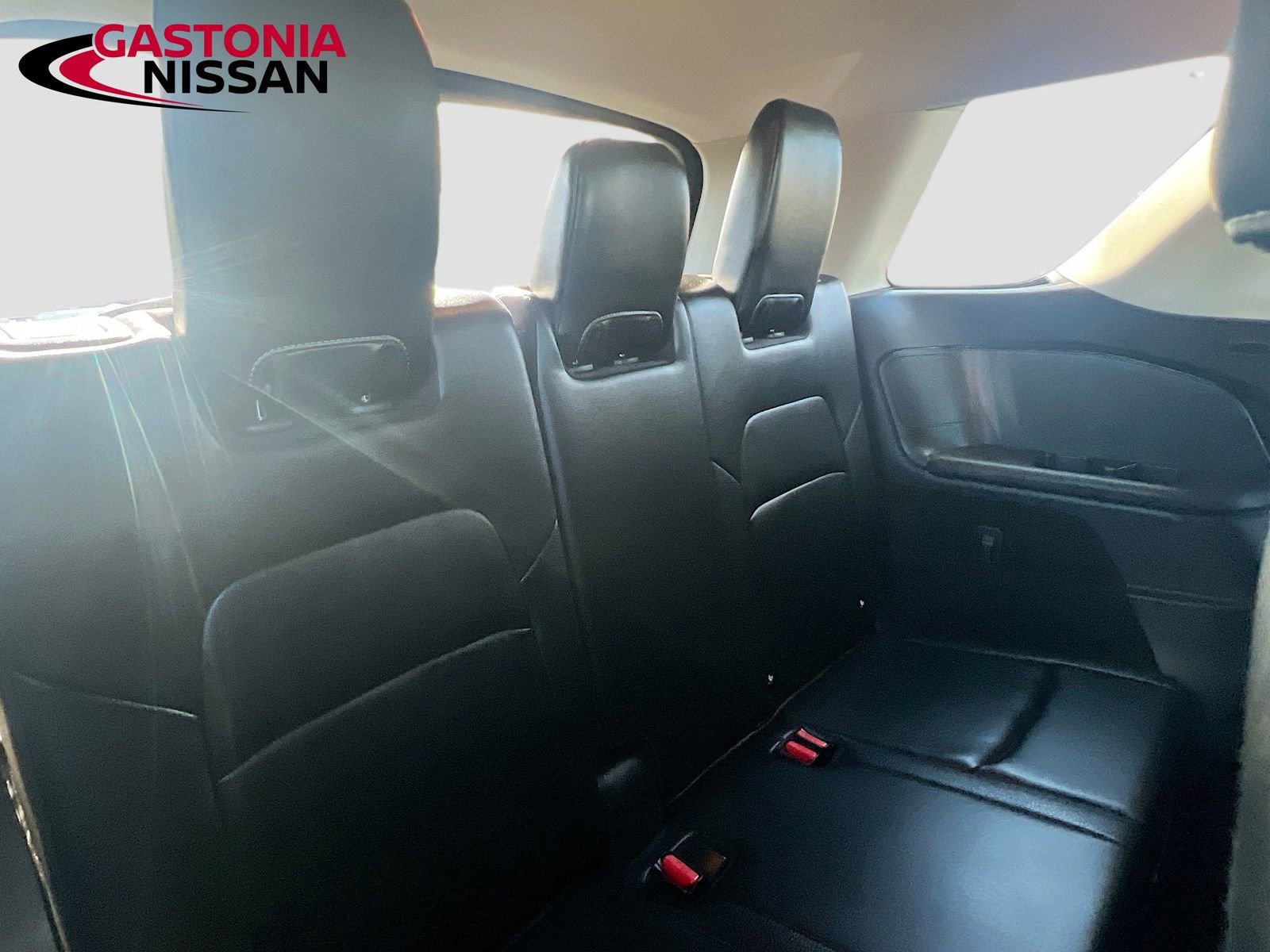 Used 2024 Nissan Pathfinder SL FWD image 37