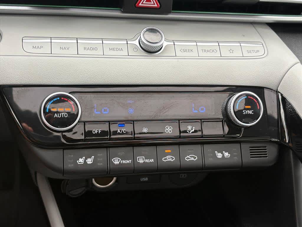 Used 2024 Hyundai Elantra Limited FWD image 15