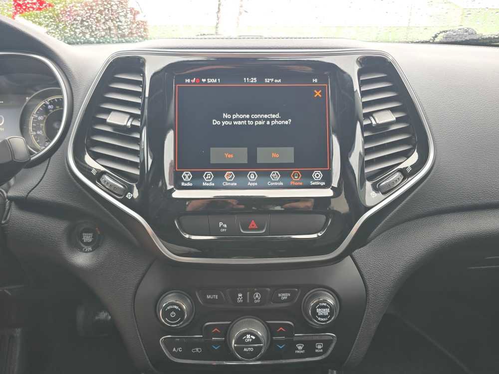 Used 2020 Jeep Cherokee Limited AWD/4WD image 12