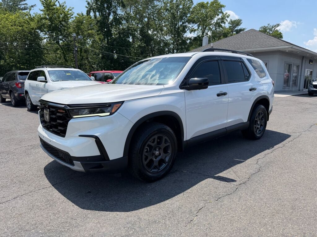 Used 2023 Honda Pilot TrailSport image 3