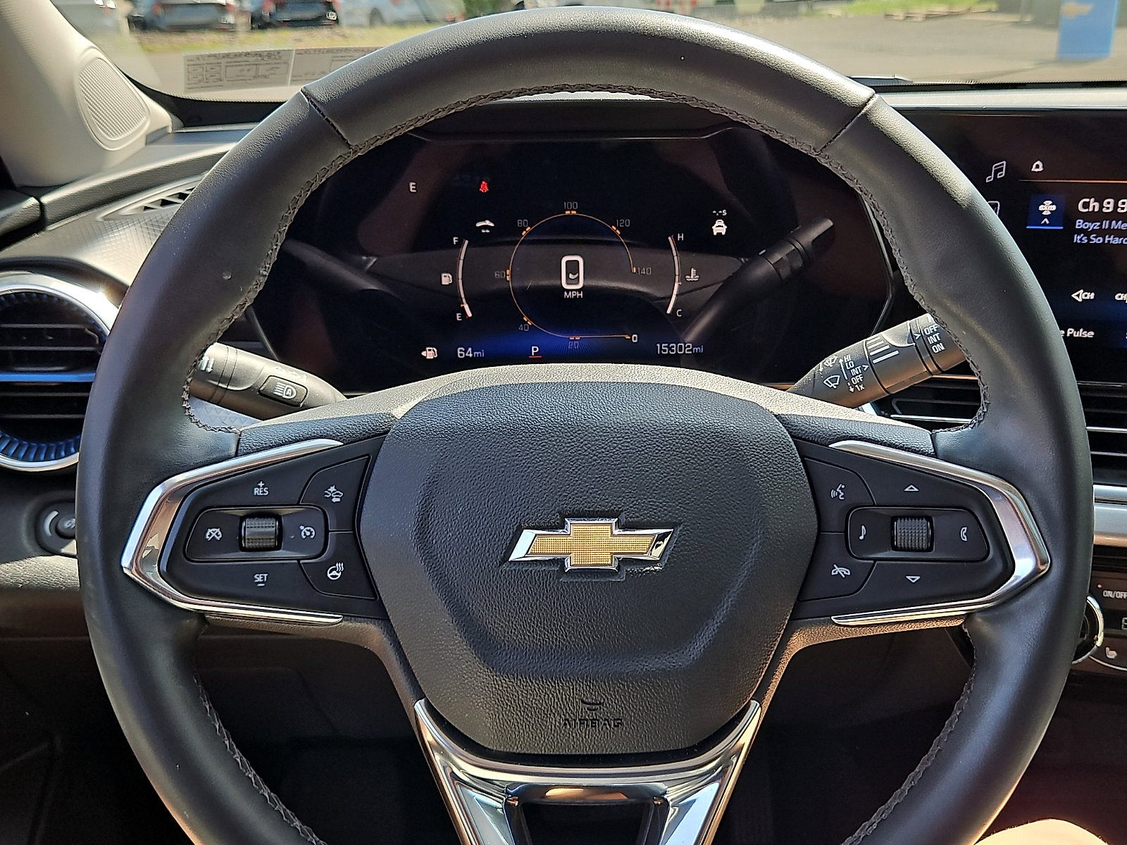 Used 2024 Chevrolet Trax LT w/ Sunroof Package FWD image 19