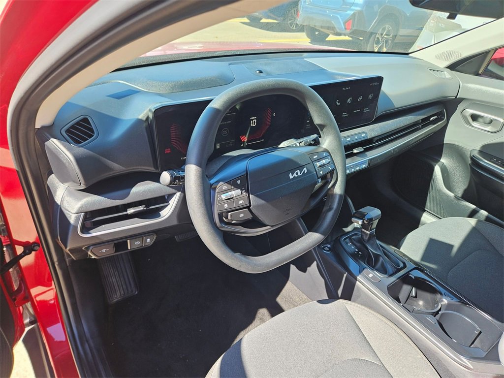 Used 2025 Kia K4 LXS image 13