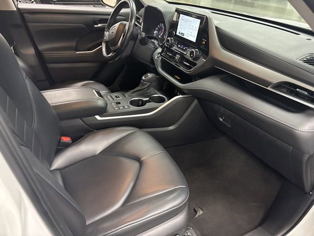 Used 2023 Toyota Highlander XLE image 10