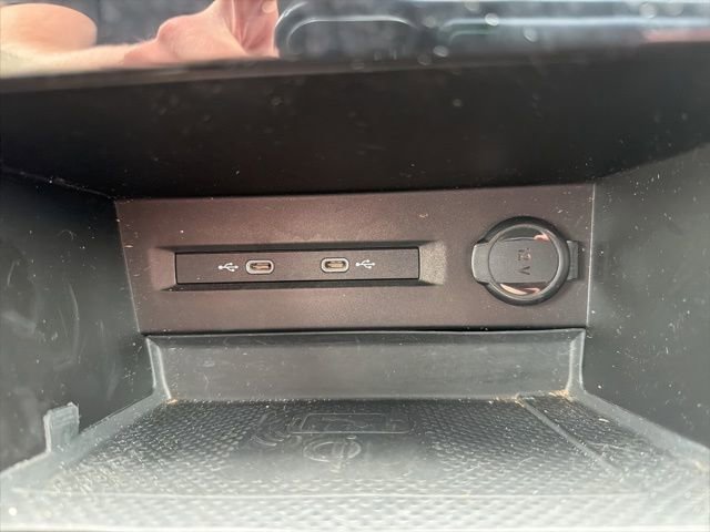 Used 2023 Volkswagen Taos SE w/ Black Wheel Package FWD image 30