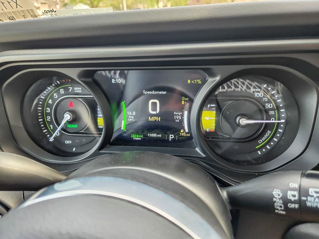 Used 2025 Jeep Wrangler Unlimited Sahara AWD/4WD image 12