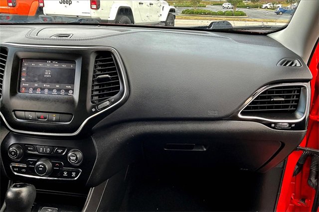 Used 2021 Jeep Cherokee Latitude Plus image 21