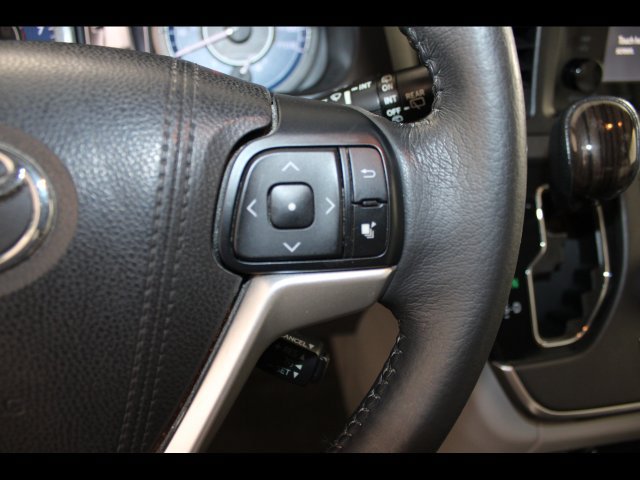 Used 2017 Toyota Sienna XLE w/ XLE Navigation Package FWD image 23