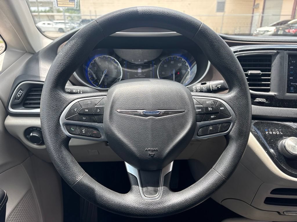 Used 2020 Chrysler Voyager Lxi FWD image 13