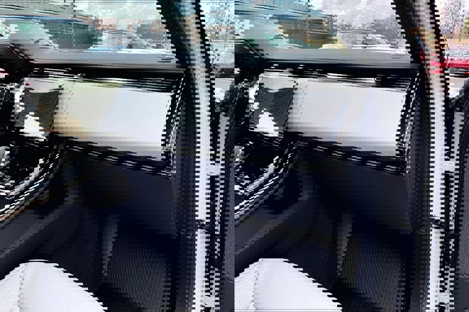 Used 2025 Land Rover Range Rover Sport SE image 18