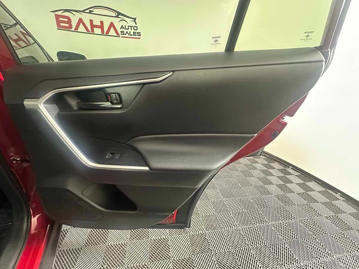 Used 2024 Toyota RAV4 LE FWD image 33