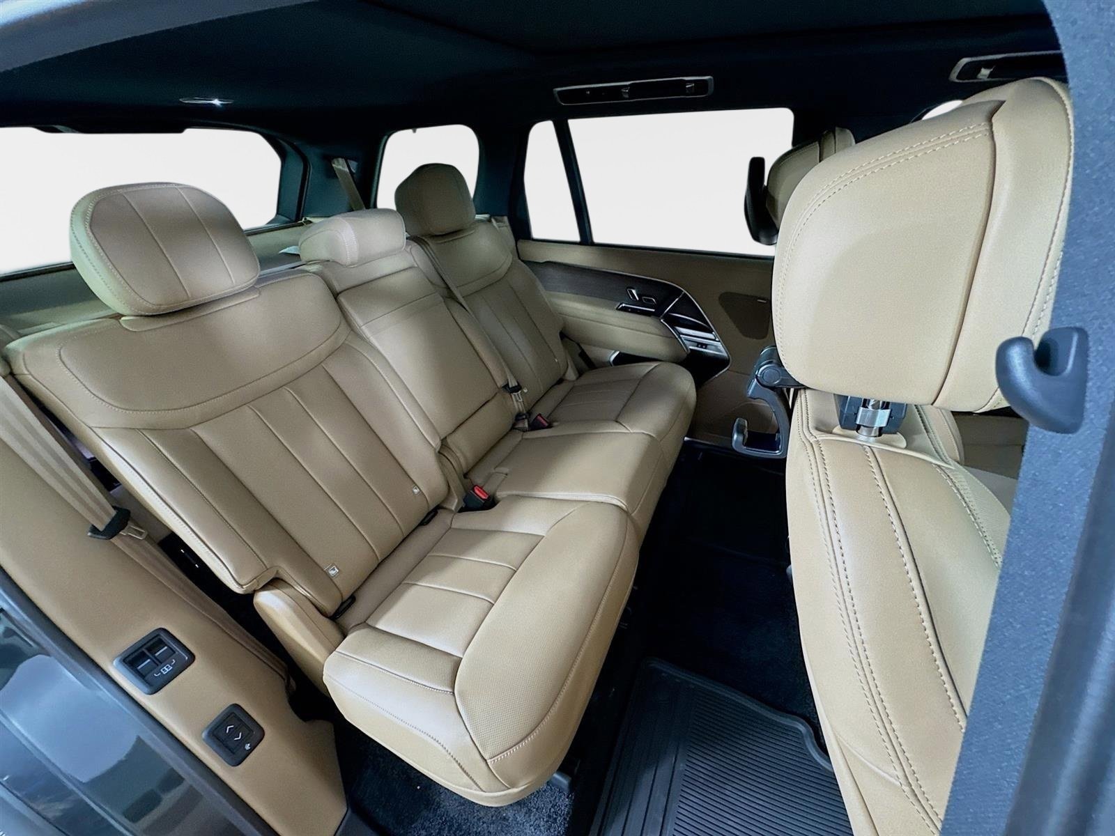 New 2026 Land Rover Range Rover Long Wheelbase SE AWD/4WD image 29