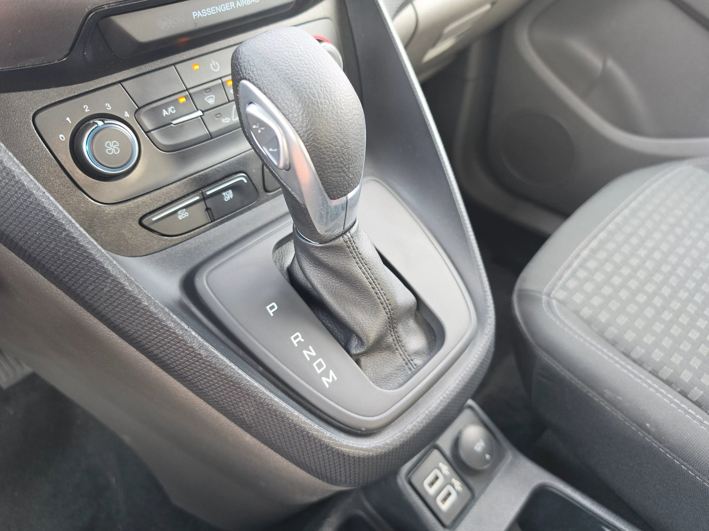 Used 2021 Ford Transit Connect XLT image 26