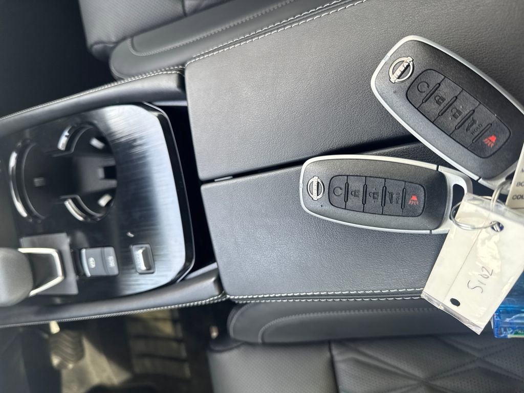 Used 2025 Nissan Rogue Platinum FWD image 28