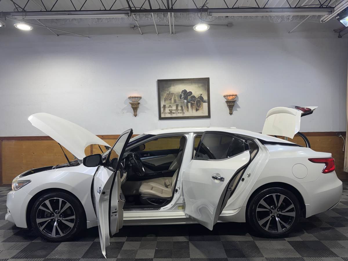 Used 2016 Nissan Maxima 3.5 SV w/ Interior Lighting Package FWD image 10