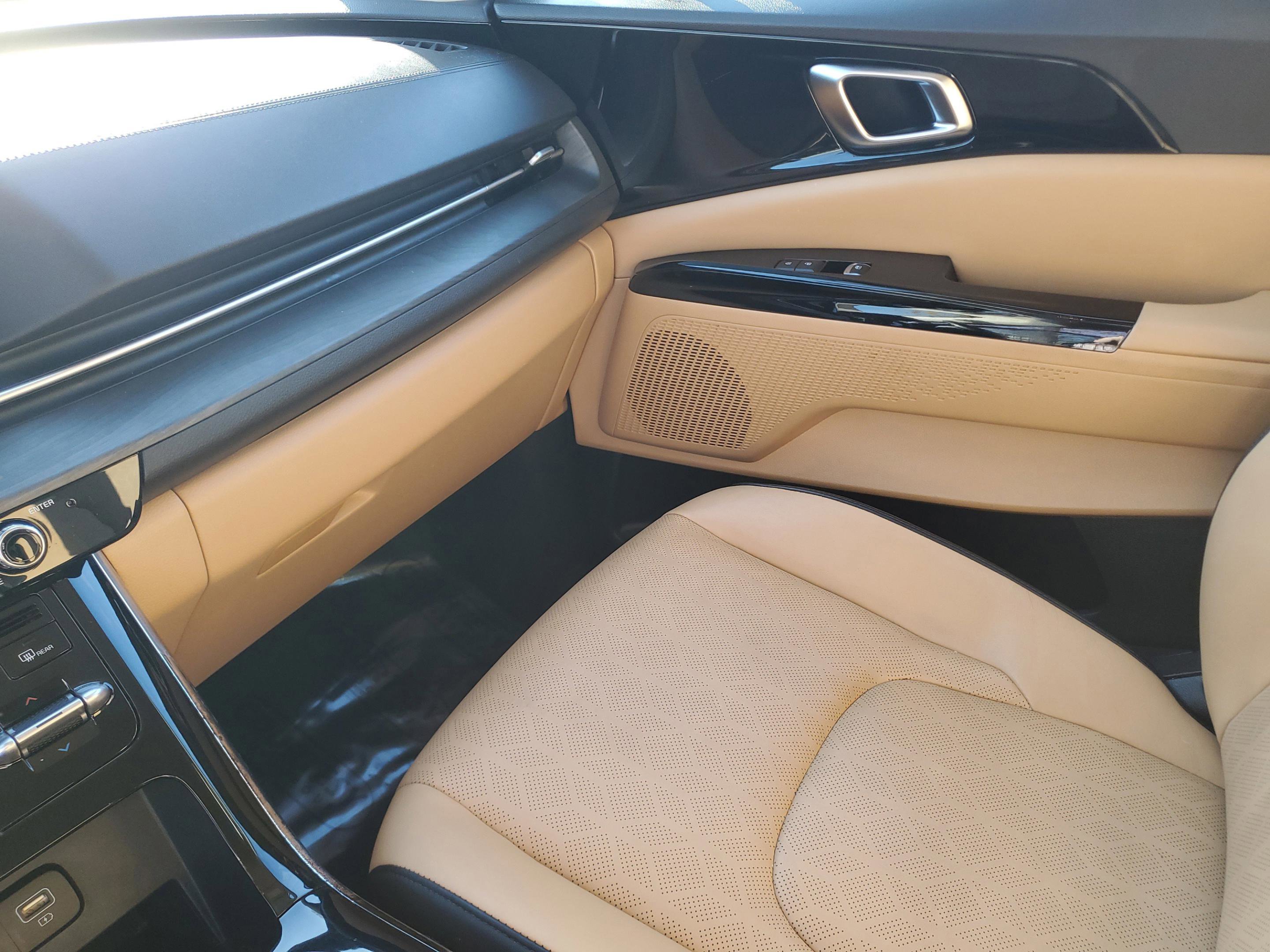 Certified 2023 Kia Carnival EX image 25