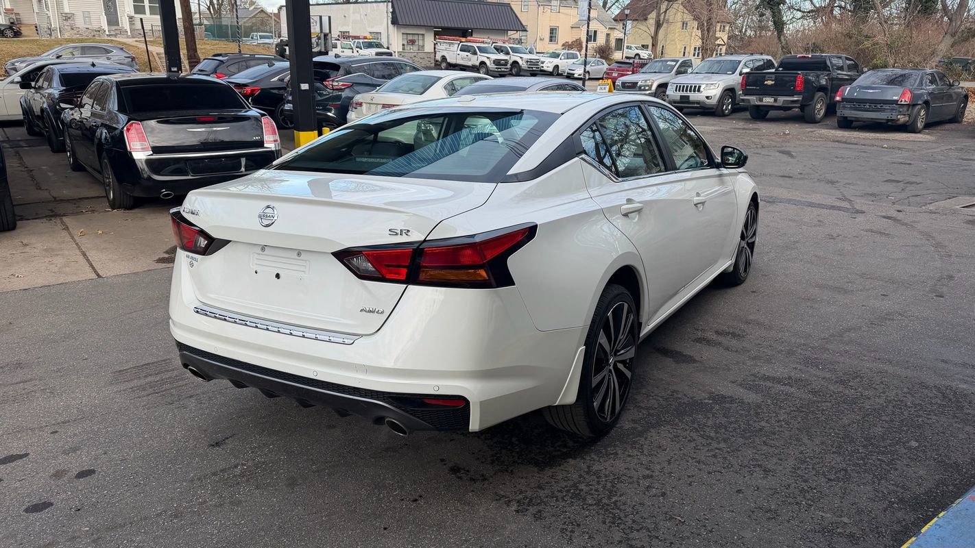 Used 2021 Nissan Altima 2.5 SR w/ SR Premium Package image 5