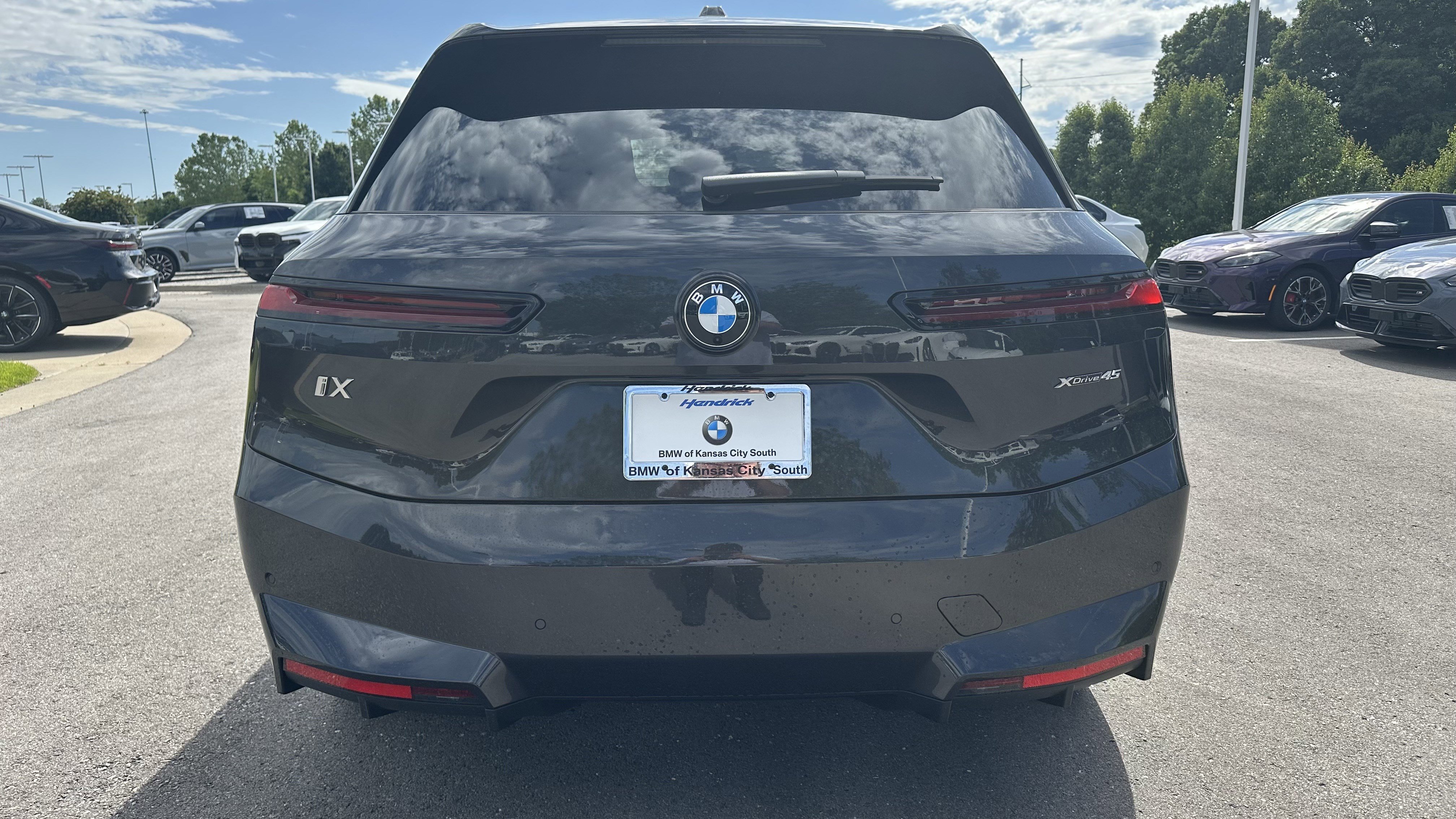 Used 2026 BMW iX xDrive45 w/ Executive Package image 9