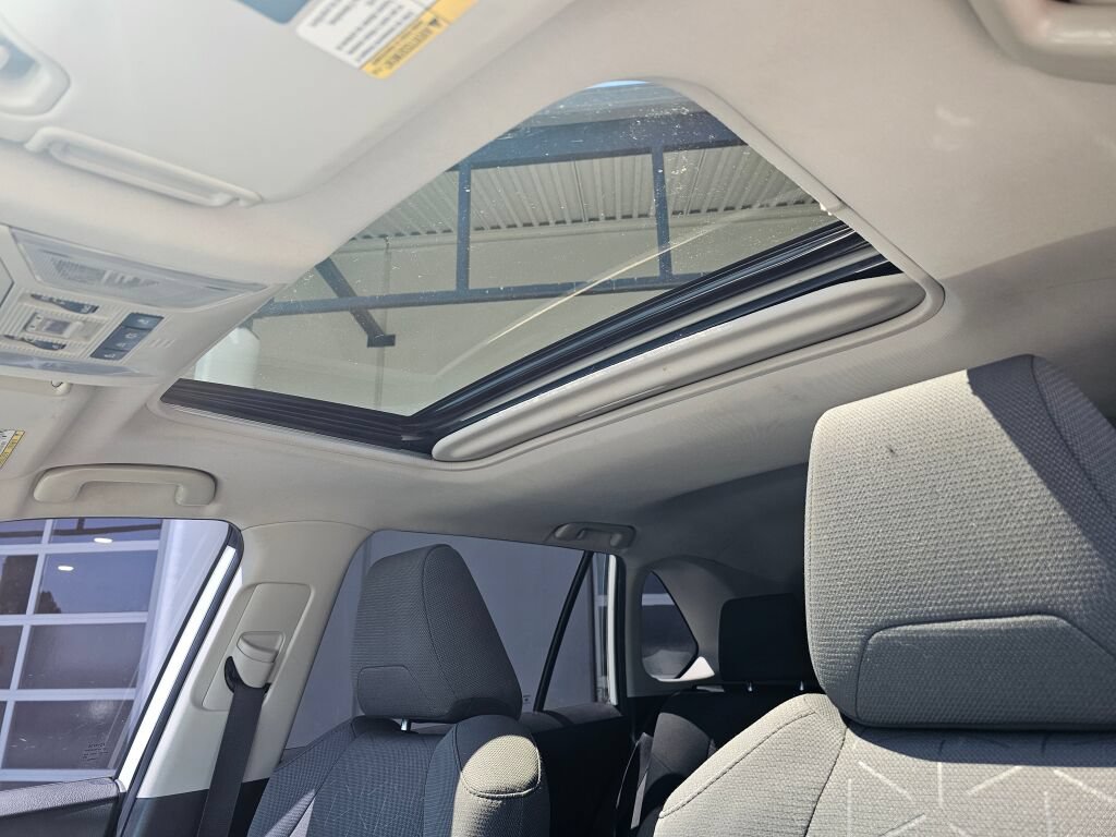 Used 2019 Toyota RAV4 XLE AWD/4WD image 20