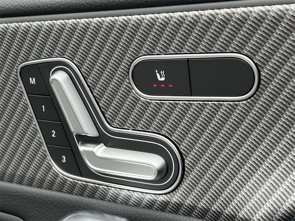 Certified 2025 Mercedes-Benz CLA 250 4MATIC image 33