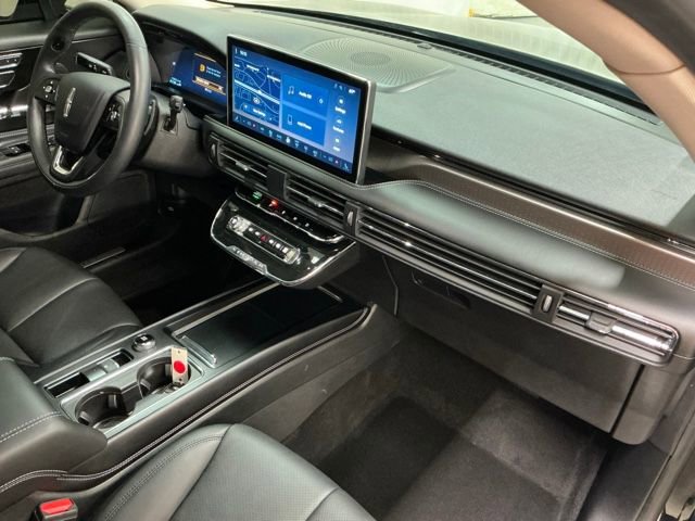 Used 2024 Lincoln Corsair Reserve w/ Jet Appearance Package image 17