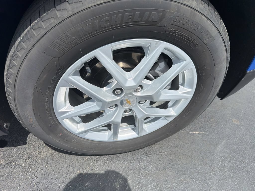 Used 2024 Chevrolet Equinox LT w/ LPO, Floor Liner Package FWD image 4
