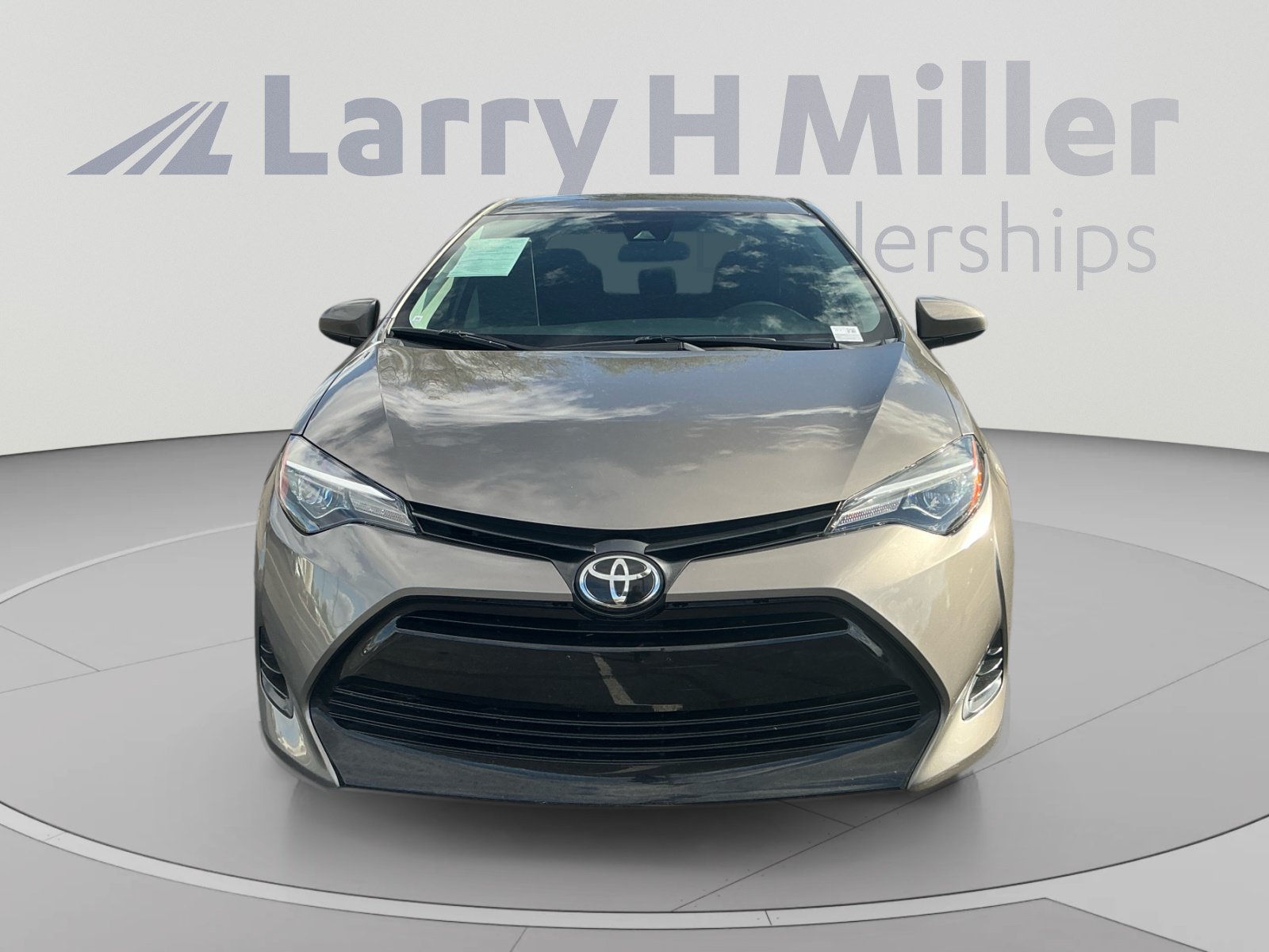 Used 2019 Toyota Corolla LE w/ Carpet Mat Package (TMS) FWD image 8