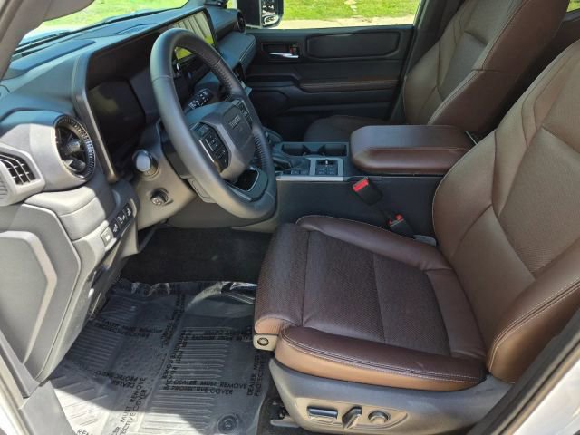 Used 2025 Toyota Land Cruiser w/ Premium Package image 9