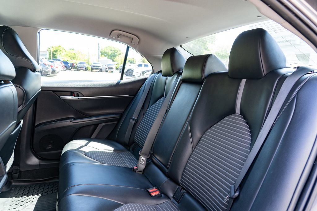 Used 2020 Toyota Camry SE FWD image 23