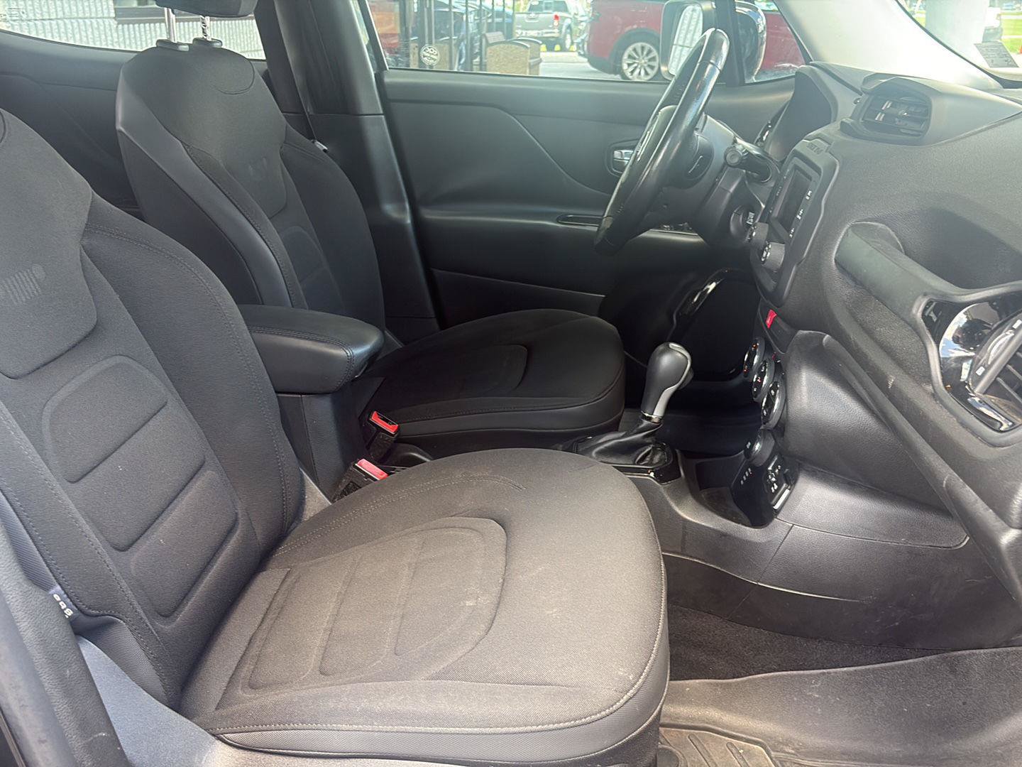 Used 2016 Jeep Renegade Latitude AWD/4WD image 17