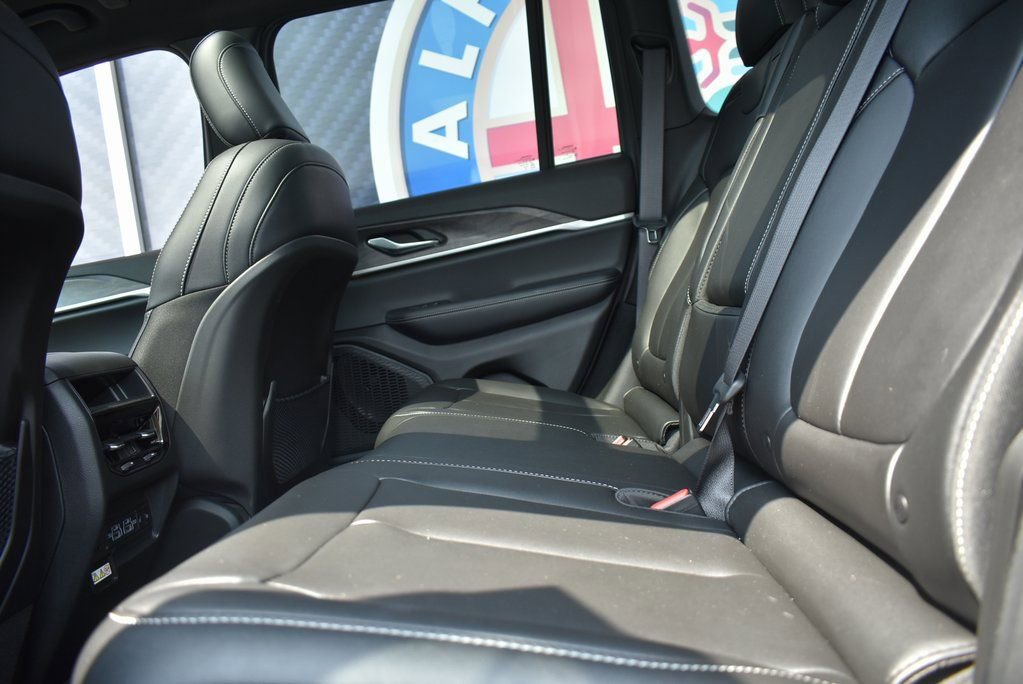 Used 2025 Jeep Grand Cherokee Limited w/ Black Appearance Package image 52