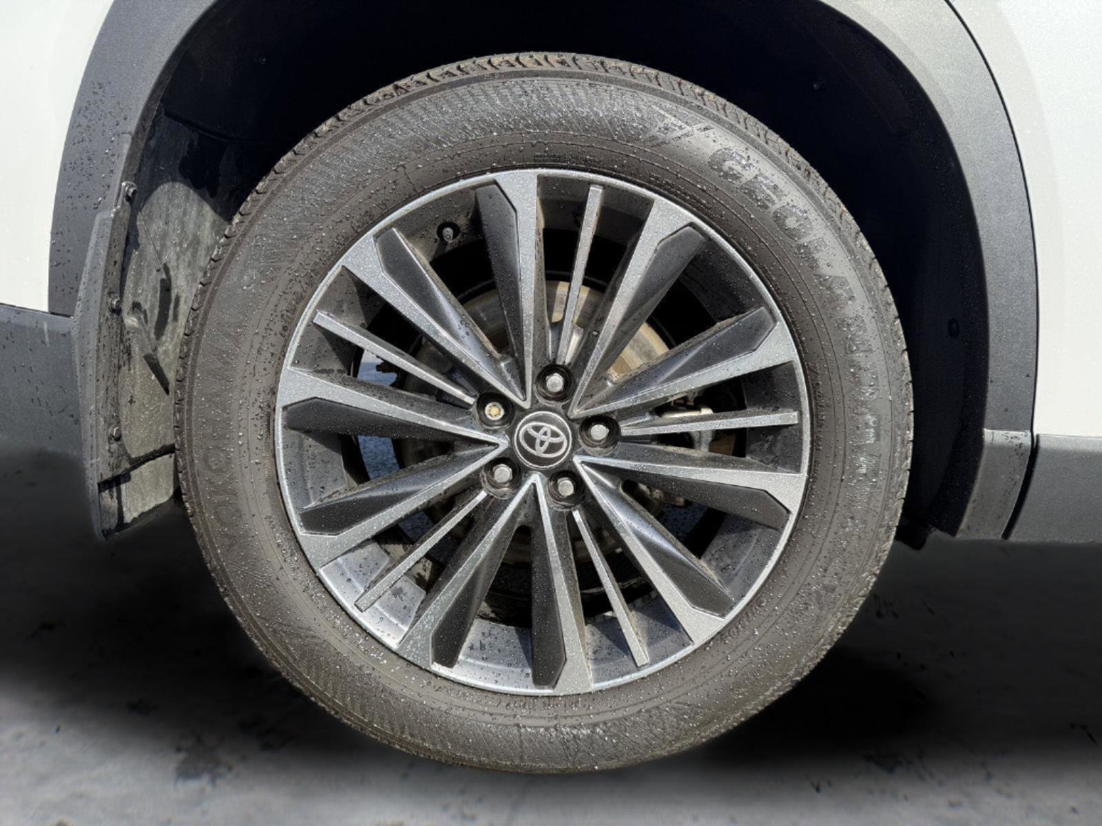 Used 2024 Toyota Grand Highlander AWD Hybrid image 33