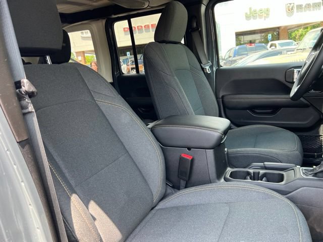 Used 2025 Jeep Wrangler Unlimited Sahara AWD/4WD image 27