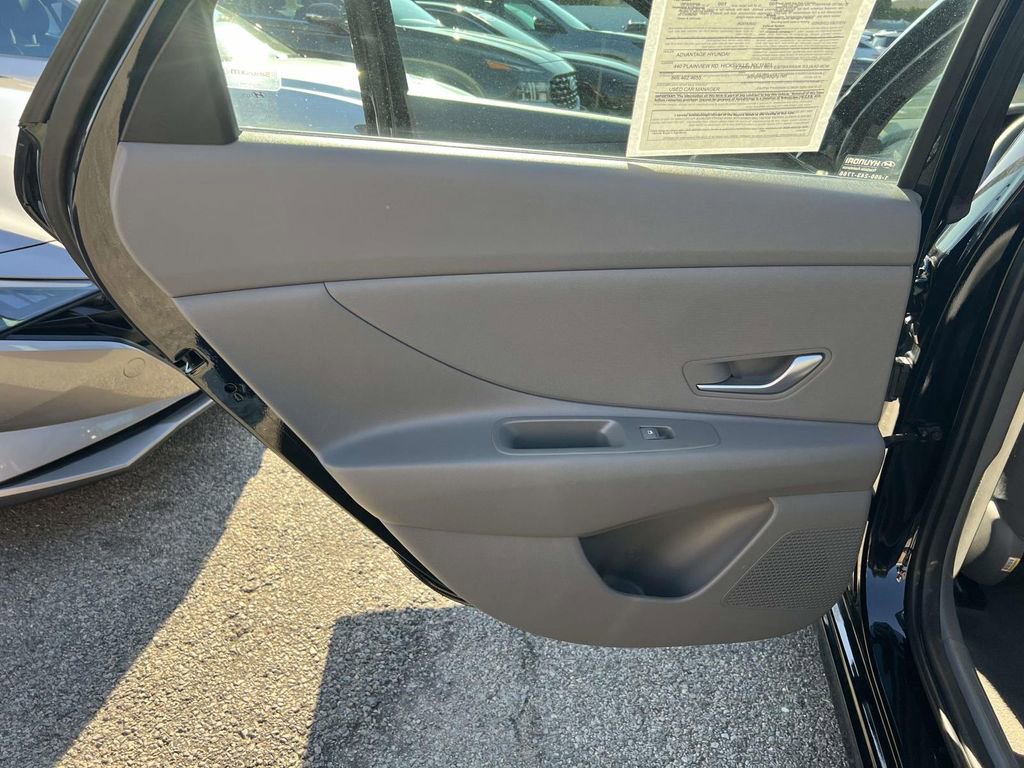 Certified 2023 Hyundai Elantra SEL w/ Preferred Accessory Package image 14