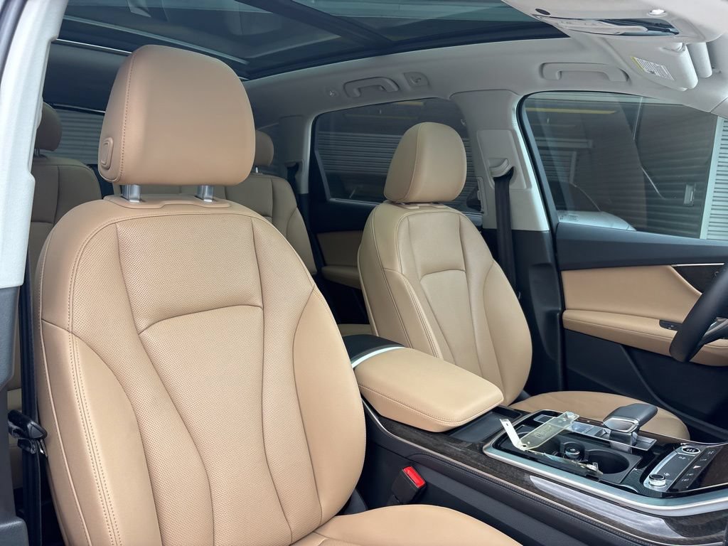 Used 2023 Audi Q7 2.0T Premium Plus w/ Premium Plus Package AWD/4WD image 16