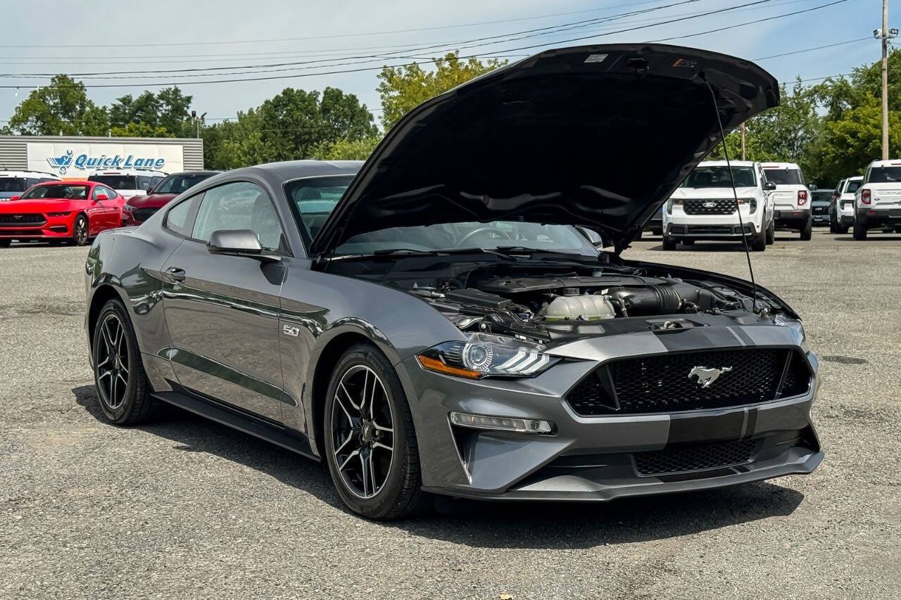 Used 2022 Ford Mustang GT RWD image 2