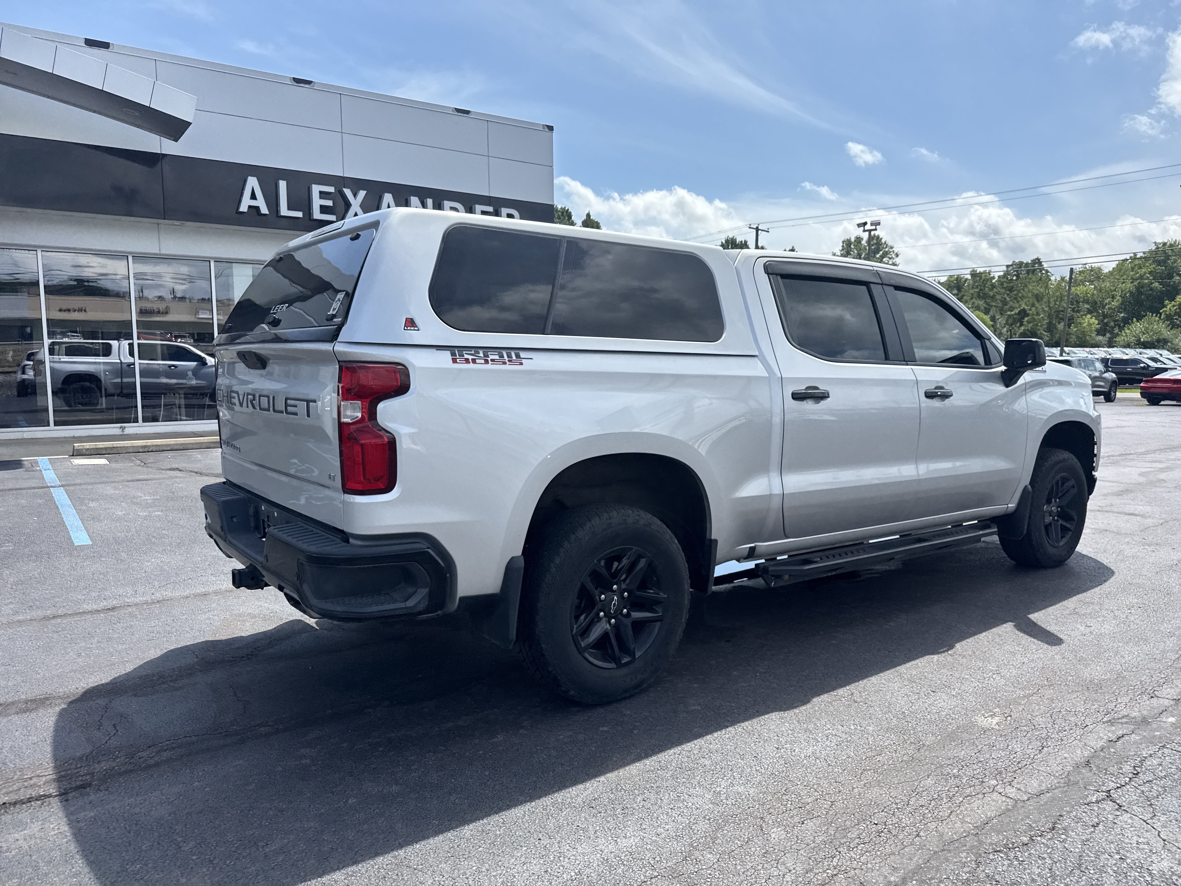 Used 2021 Chevrolet Silverado 1500 LT Trail Boss w/ Convenience Package II AWD/4WD image 3