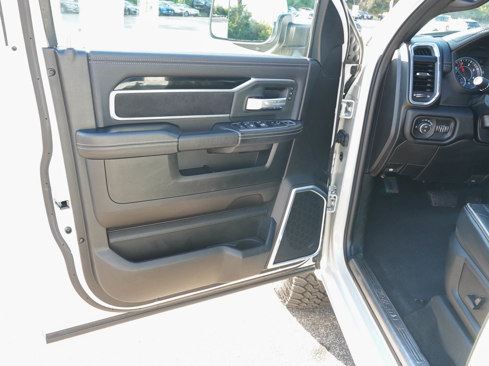 Used 2019 RAM 2500 Laramie AWD/4WD image 16